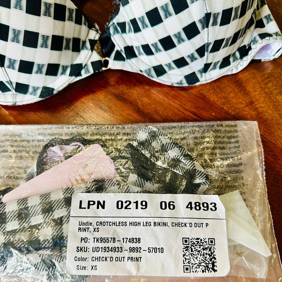 Savage X Fenty Black & White CHECK'D OUT PRINT Plunge Bra & Crotchless Panty Set - Picture 9 of 11